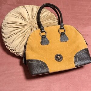 Dooney and Bourke 
Tan and Black handbag 
So gorgeous